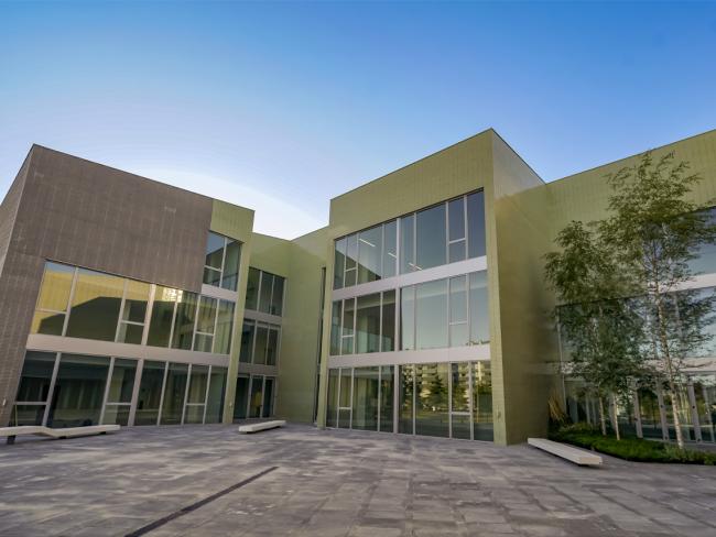 El nuevo Campus Torrejón de Ardoz de la Universidad de Alcalá está situado en la avenida Constitución 236