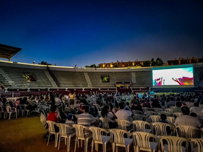 La Plaza de Toros se ha llenado durante los pasados meses de julio y agosto de las estrellas del séptimo arte con una programación seleccionada para todos los gustos y edades