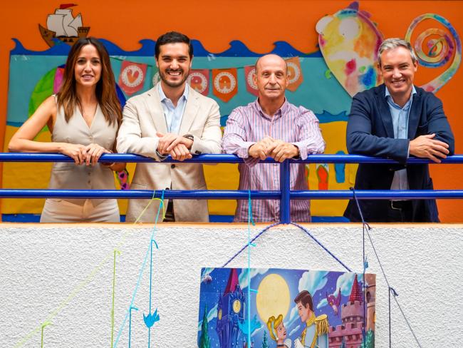 El alcalde, Alejandro Navarro Prieto, el concejal de Bienestar, Educación e Inmigración, Rubén Martínez, han visitado en este inicio del curso escolar, el colegio público Severo Ochoa, junto al director del centro, Benjamín Vaquero, y otros responsables del cuerpo docente