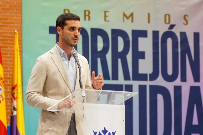 El alcalde, Alejandro Navarro Prieto, dirigiendo unas palabras a todos los presentes