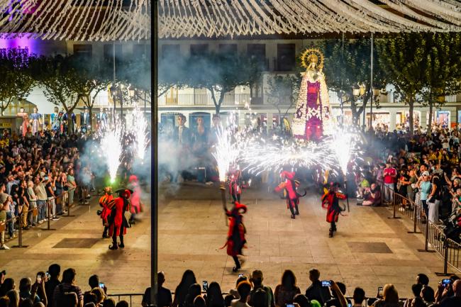Fiestas Patronales 2025 - Desfile de Giganges y Cabezudos
