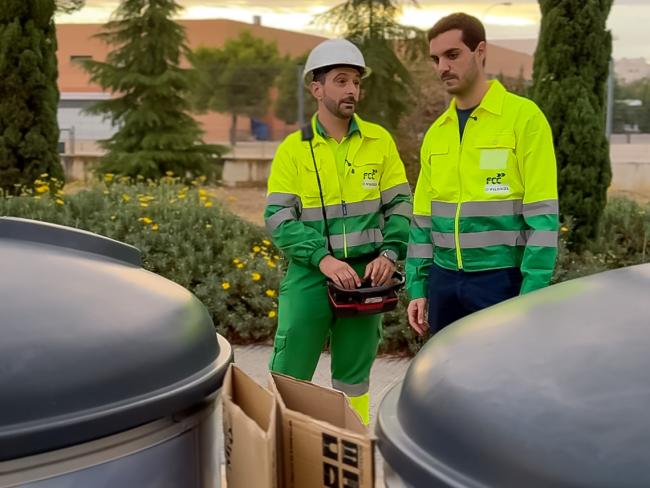 El alcalde ha recordado que está prohibido dejar la basura fuera de los contenedores