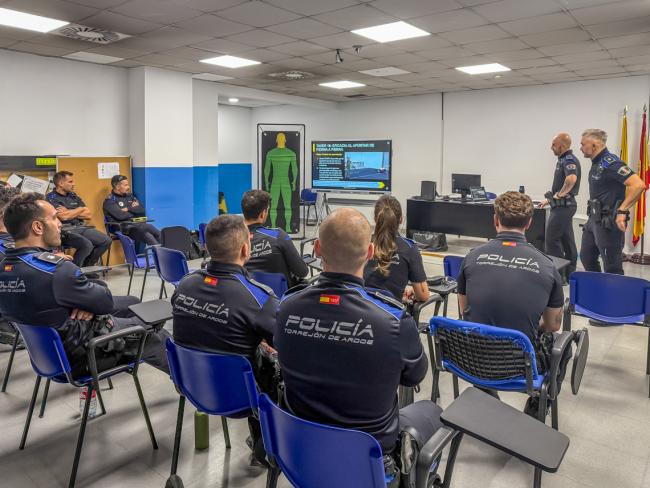 La Policía Local de Torrejón de Ardoz acoge en sus instalaciones un curso de formación para instructores y operadores de dispositivos TASER 10, el modelo más avanzado