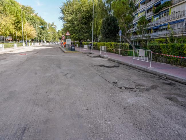 Imagen de la calle Silicio que se está asfaltando