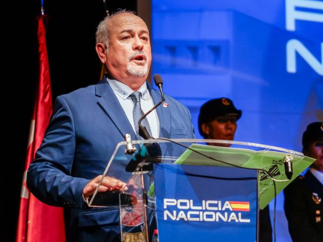 En el evento, José Antonio Moreno, concejal de Cultura y tenor, ha cantado el himno de la Policía Nacional