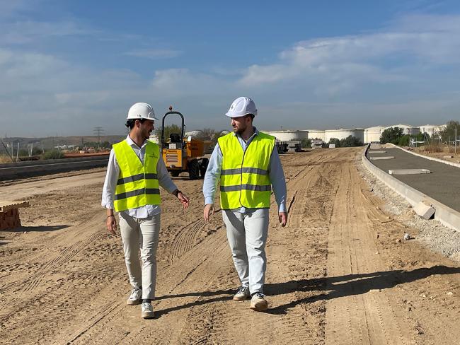   El alcalde ha destacado que esta infraestructura viaria que va a beneficiar a toda la zona sur de la ciudad, en especial a los barrios de Fresnos, Rosario, Cañada, Parque Cataluña, Torrenieve, Castillo, San Benito, nuevo barrio Aldovea, Mancha Amarilla y Soto Henares, entre otros