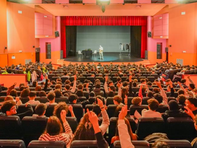 El Teatro Municipal José María Rodero, ha acogido el Acto Institucional dirigido al alumnado de 4º de la ESO de los institutos de la ciudad