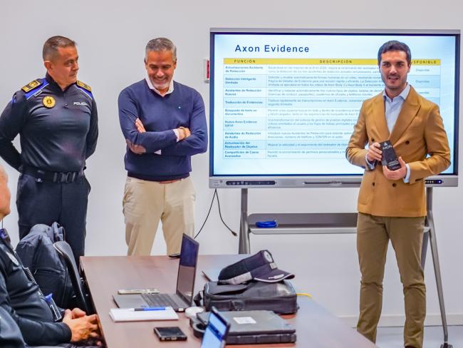 El alcalde, Alejandro Navarro, el concejal de Seguridad, Alberto Cantalejo y el comisario principal, Miguel Parra