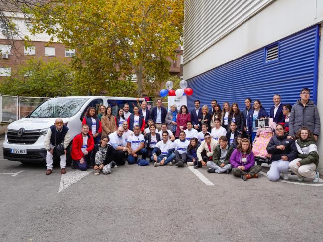 Torrejón de Ardoz acoge el acto de entrega de llaves de un vehículo escolar adaptado que ha sido donado por la Fundación Solidaridad Carrefour a ASTOR 