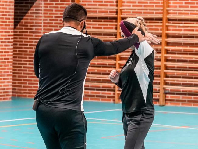 Master Class de defensa personal en el instituto Isaac Peral