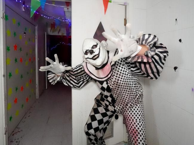 Terroríficos payasos y otros personajes