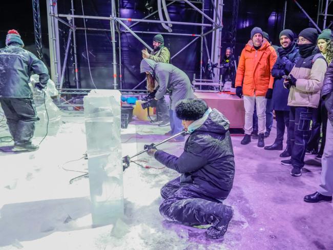 Diez equipos formados por los mejores escultores de hielo del mundo, procedentes de Siberia, Ucrania, Japón, Canadá, China, Polonia, Francia, Filipinas, Indonesia, Mongolia, Tailandia y Argentina, competirán durante una semana en la creación de una espectacular exposición