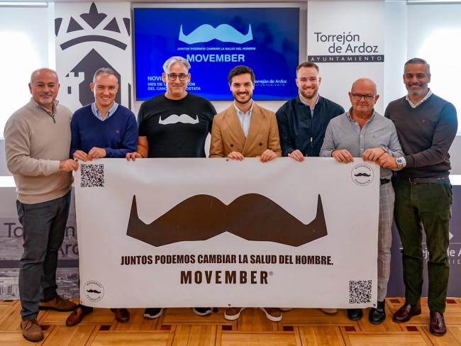 El alcalde, Alejandro Navarro Prieto, el concejal de Obras, Limpieza Urbana y Administración, Valeriano Díaz, el edil de Urbanismo, Vivienda y Juventud, Víctor Miranda, el concejal de Bienestar, Educación e Inmigración, Rubén Martínez, el edil de Seguridad, Alberto Cantalejo, y el concejal de cultura, José Antonio Moreno, junto al coordinador de la campaña en la ciudad, Luis Sáez, posaron el pasado lunes con una gran pancarta con un bigote, símbolo de este movimiento para mostrar su apoyo a esta iniciativa
