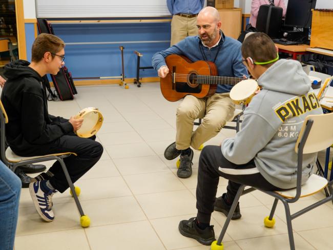 La música produce efectos beneficiosos en el sistema sensorial, cognitivo y motor