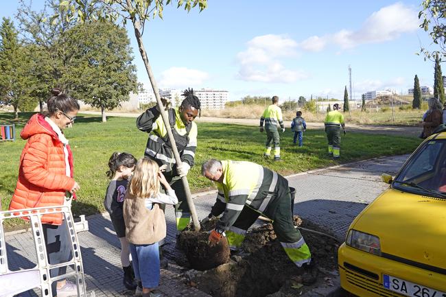 Vecinos de todas las edades se sumaron a la iniciativa medioambiental