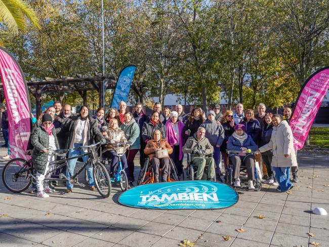 El Paseo de la Democracia acogió la celebración de la jornada de Deporte Inclusivo, “Deportodos Se Mueve”, que contó con la presencia de la concejala de Turismo, Mirian Gutiérrez, la edil de Igualdad y Festejos, María Eugenia Gil y el concejal de Bienestar, Educación e Inmigración, Rubén Martínez