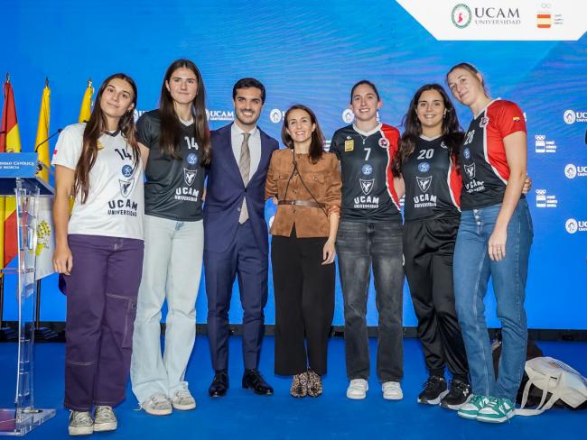 También estuvieron presentes en el acto representantes del UCAM Torrejón Voleibol, equipo histórico de la ciudad con el que ha establecido un acuerdo de patrocinio la UCAM para potenciarlo y llevar el nombre de Torrejón y la UCAM por toda España y que simboliza el compromiso duradero de la UCAM con el deporte en la ciudad