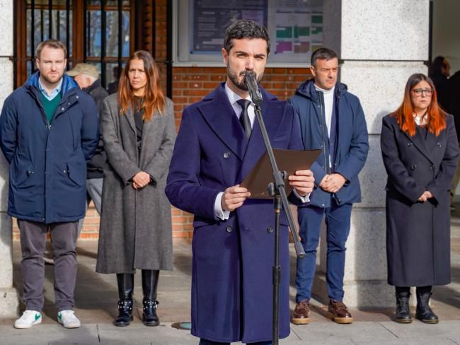 El alcalde, Alejandro Navarro Prieto, ha expresado sus condolencias a las víctimas del accidente y sus familiares y amigos en nombre de la ciudad de Torrejón