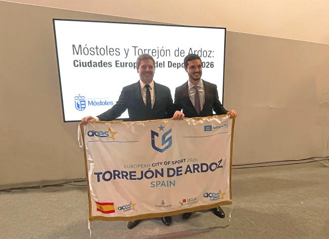 El alcalde de Torrejón de Ardoz, Alejandro Navarro Prieto, y el consejero de Cultura, Turismo y Deporte de la Comunidad de Madrid, Mariano de Paco