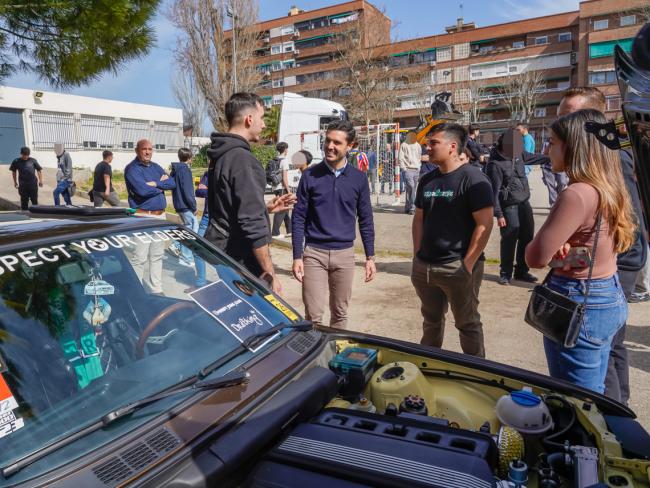 Alejandro Navarro quiso respaldar personalmente la apuesta del IES Isaac Peral, destacando la importancia de la Formación Profesional como un punto clave para la inserción laboral de los jóvenes
