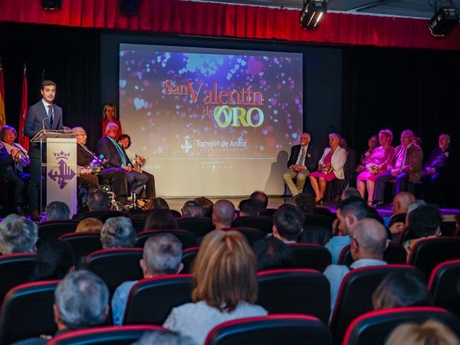 El amor verdadero tiene rostro, historia y amor compartido, tal y como lo demostraron las 35 parejas torrejoneras que cumplen 50 años de matrimonio durante este 2026 en la celebración de “San Valentín de Oro”