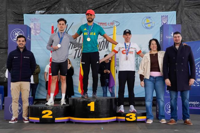 Omar Benito, con un tiempo de 31:41, marcó el mejor crono en categoría masculina, batiendo el récord de la prueba con 8 segundos menos que la anterior mejor marca