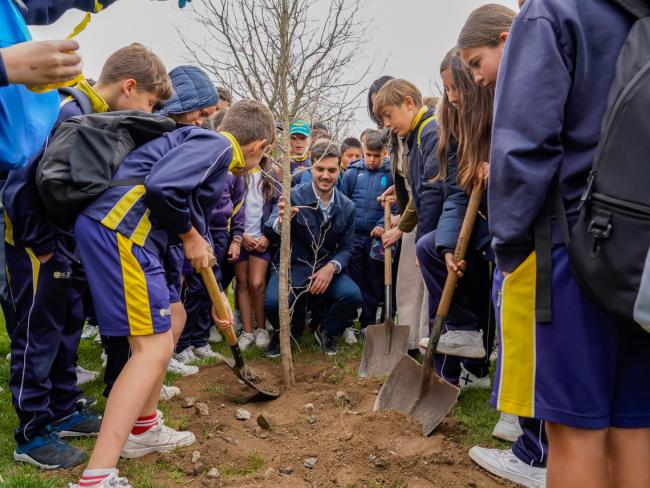 En esta jornada se han plantado 130 árboles en el Parque Europa, un gran pulmón verde de la ciudad