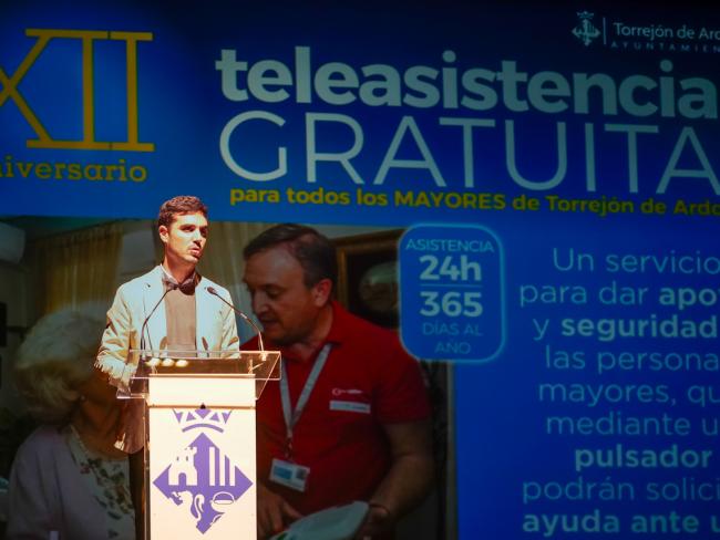El regidor torrejonero ratificó su compromiso con la gratuidad de este servicio, uno de los mejores valorados por las personas mayores de la ciudad