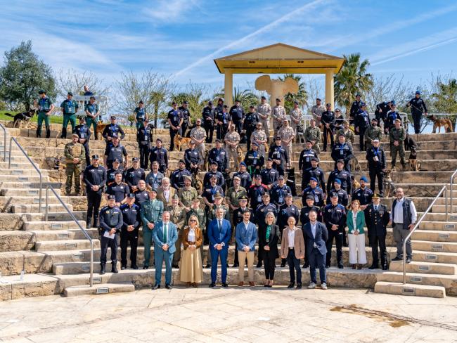 Acto de inaugural de las I Jornadas Policiales y Militares de Guías Caninos de España