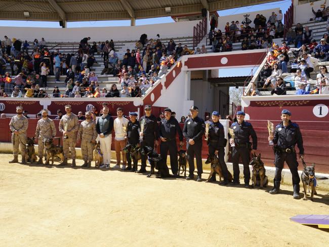 En el encuentro han participado unidades caninas de distintos cuerpos de seguridad y militares, como la Policía Local, Policías Autonómicas, Policía Nacional, Guardia Civil y Fuerzas Armadas