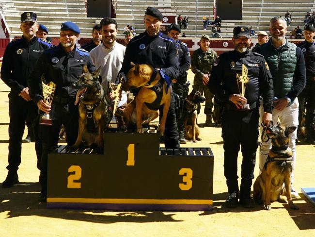 En el encuentro han participado unidades caninas de distintos cuerpos de seguridad y militares, como la Policía Local, Policías Autonómicas, Policía Nacional, Guardia Civil y Fuerzas Armadas