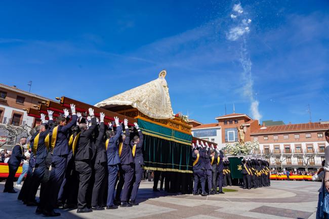 La procesión del Domingo de Resurrección con el ramillete de fuegos aéreos