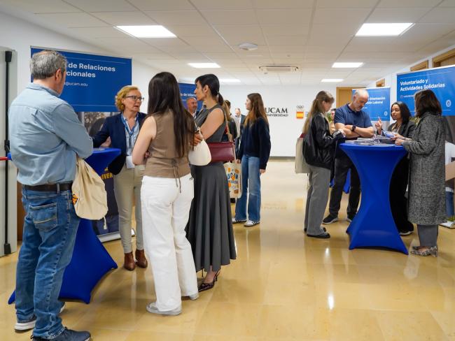 Numerosos jóvenes interesados en su futuro académico acudieron a la jornada de puertas abiertas celebrada por el Campus UCAM-COE de Torrejón de Ardoz