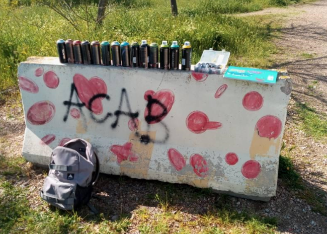 Material incautado a un individuo reincidente en la realización de pintadas en varias zonas de la ciudad