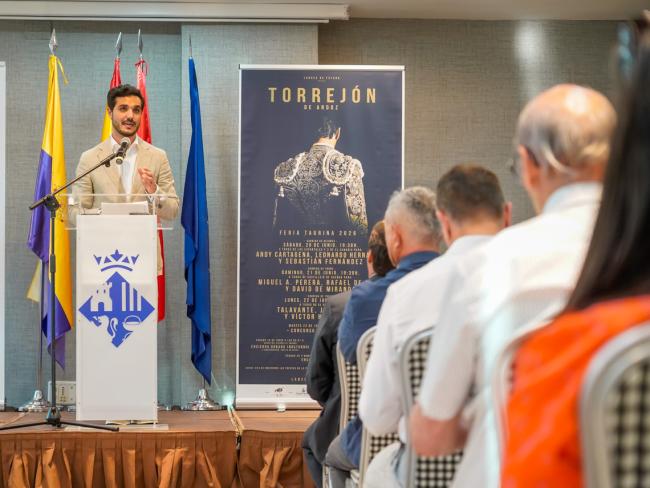 Alejandro Navarro: “Como muestra de apoyo a la fiesta en Torrejón mantenemos precios populares, y numerosas ventajas para conseguir los abonos”