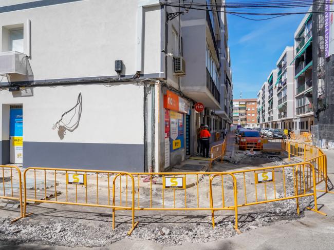 El Ayuntamiento centra todos los recursos humanos y materiales de sus diferentes servicios municipales en cada una de las zonas de actuación, con el fin de mejorar e intensificar la conservación, la estética y la limpieza de los barrios