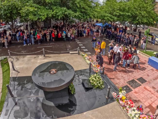 Torrejón de Ardoz recordó a las víctimas de la COVID-19 con un sentido homenaje