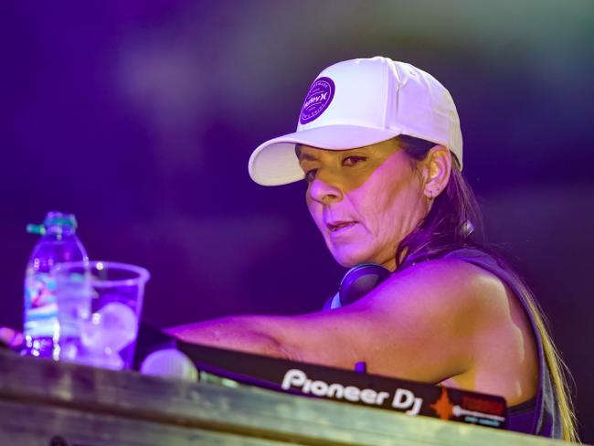 DJ Marta hizo sonar algunos de los temas más emblemáticos de una década irrepetible