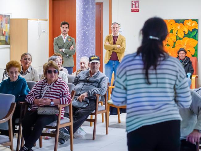 En esta ocasión, la sesión estuvo centrada en la diabetes y abordó aspectos relacionados con la educación diabetológica integral, incluyendo nutrición, ejercicio físico, medicación y autocuidado