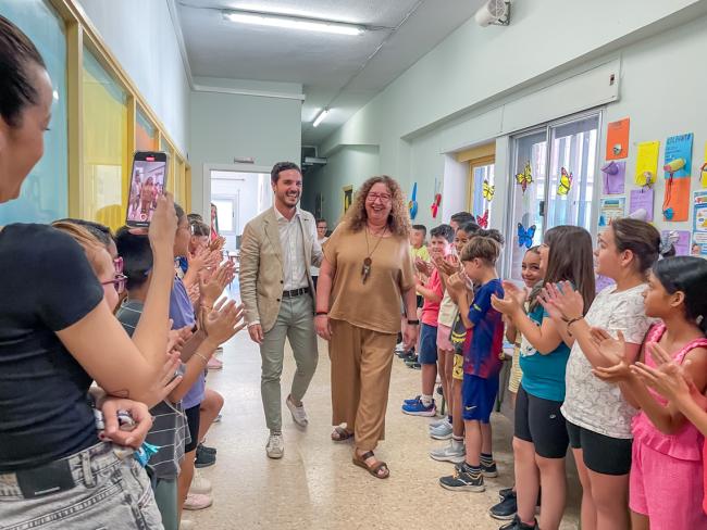 La jornada también estuvo marcada por un momento especialmente emotivo con el homenaje sorpresa a Mar Díaz, directora del Miguel de Cervantes