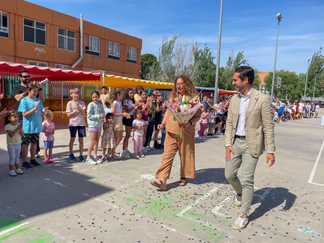 El regidor torrejonero destacó su labor durante más de 30 años como docente, de los cuales ha dedicado 10 como jefa de estudios y 12 como directora del centro