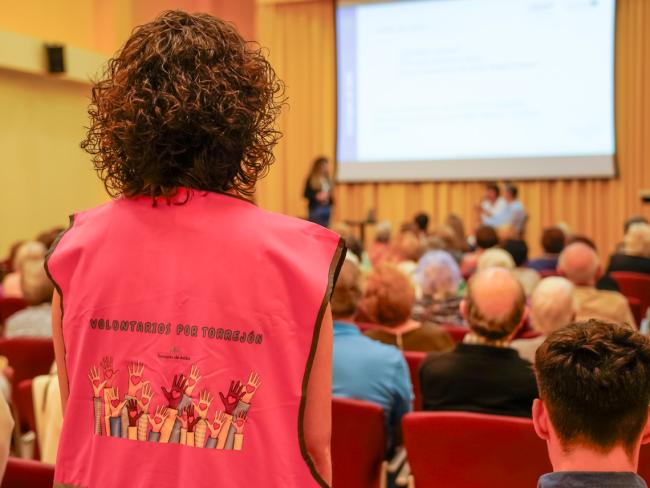 En la actualidad, ya son 384 personas las que forman parte del programa, recibiendo esa llamada semanal