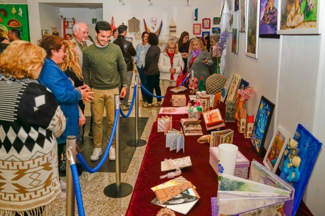 La Casa de la Cultura exhibe el talento y la creatividad de sus talleres artísticos en la exposición de fin de curso