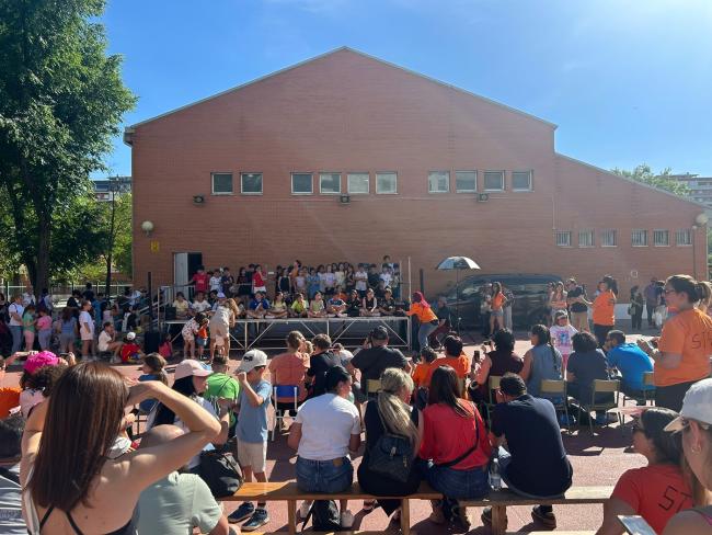 Mercadillo en el Colegio Gabriel y Galán a favor de Gambia