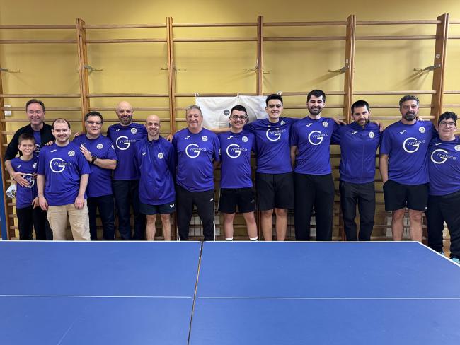 Jugadores y entrenadores del Club de Tenis de Mesa Torrejón de Ardoz