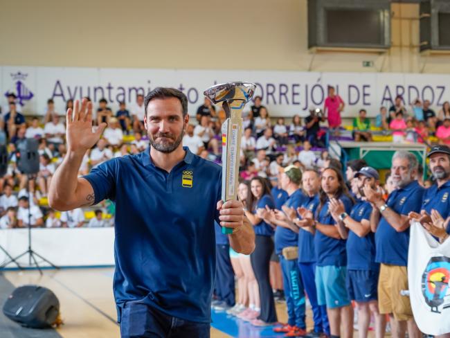 Saúl Craviotto, ganador de 6 medallas olímpicas, fue el encargado de llevar la antorcha olímpica