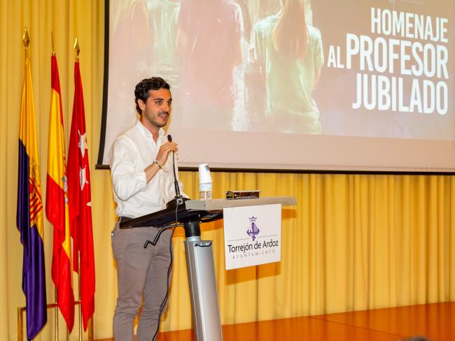 El alcalde, Alejandro Navarro Prieto: “Gracias a todos y cada uno de vosotros por haberos dedicado a la enseñanza y por vuestra entrega. Somos lo que somos, porque hubo un maestro que nos enseñó a serlo”