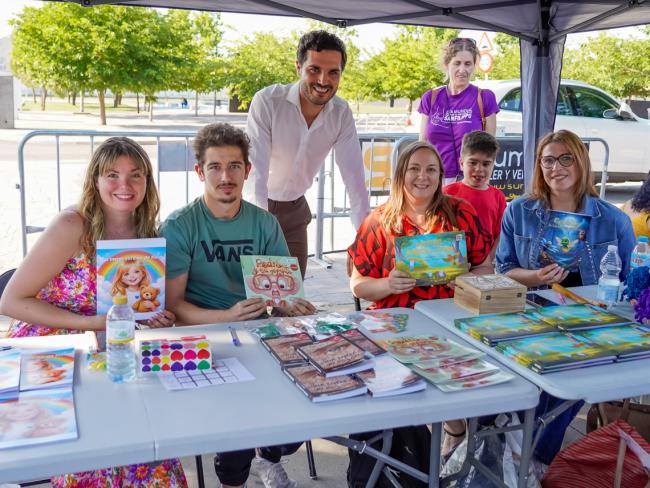 El regidor torrejonero visitó los distintos stands participantes