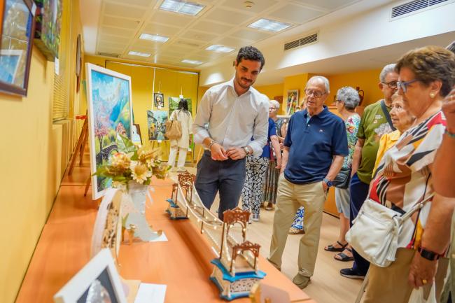 Exposición “Celebrando los logros de las personas mayores”  