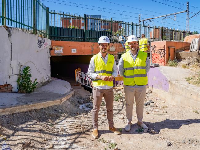 Supone una octava conexión para que el tráfico que discurre entre el norte y sur de la ciudad atravesando las vías del tren, siendo el sexto paso subterráneo, más los dos pasos elevados